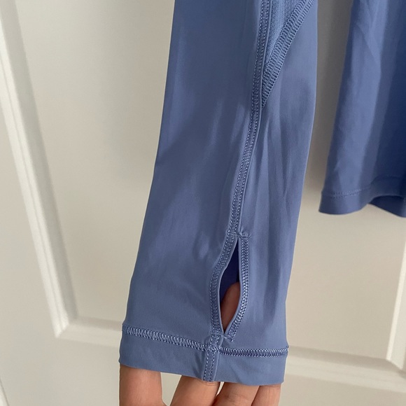 Lululemon UV quarter zip w hood size 4 periwinkle LIKE NEW - Picture 5 of 5